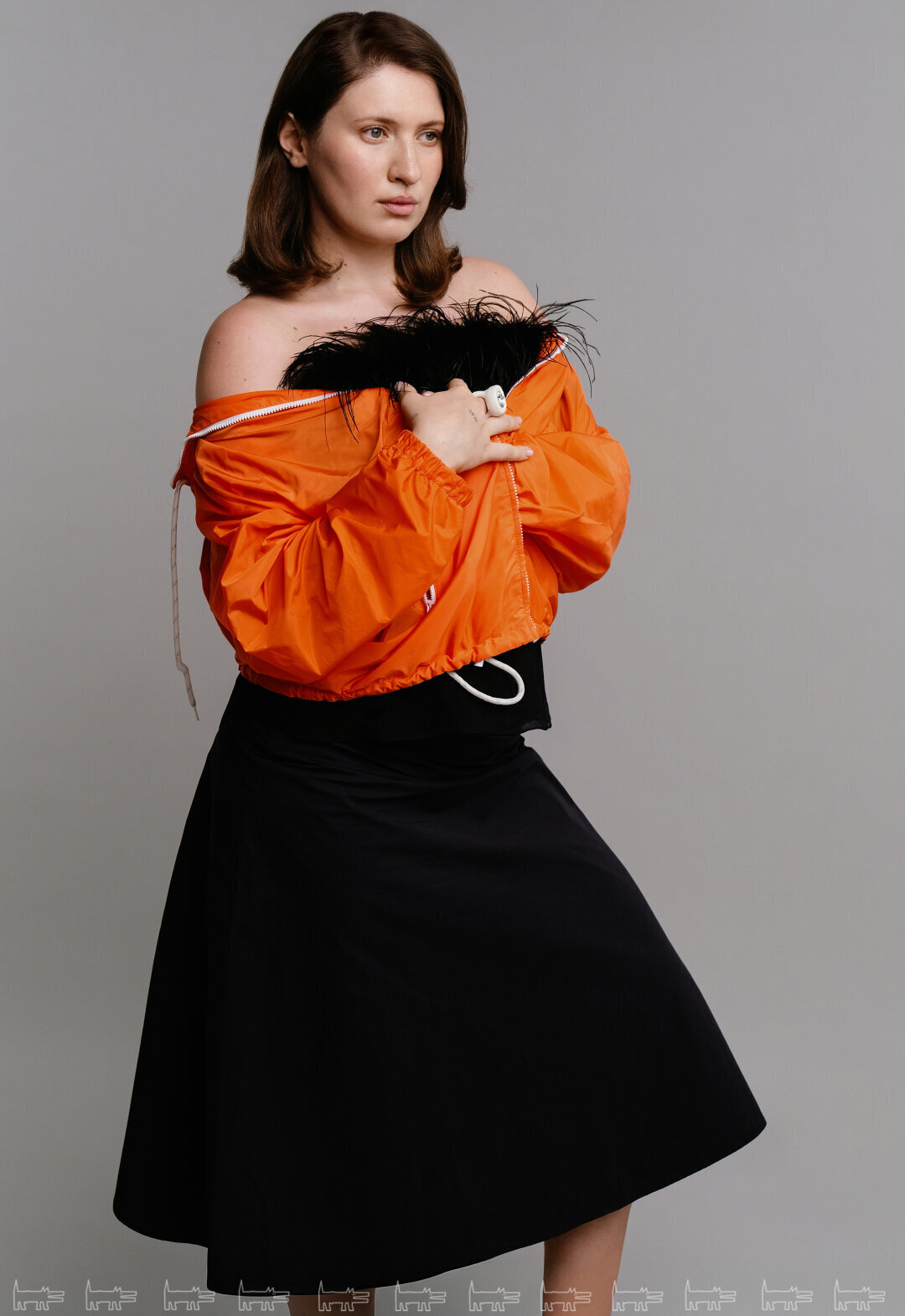 Алина Григалашвили На Алине: топ и ветровка PRADA, юбка USHATAVA (все — Ultima Яндекс Маркет), кольцо LILI ARCHIVE