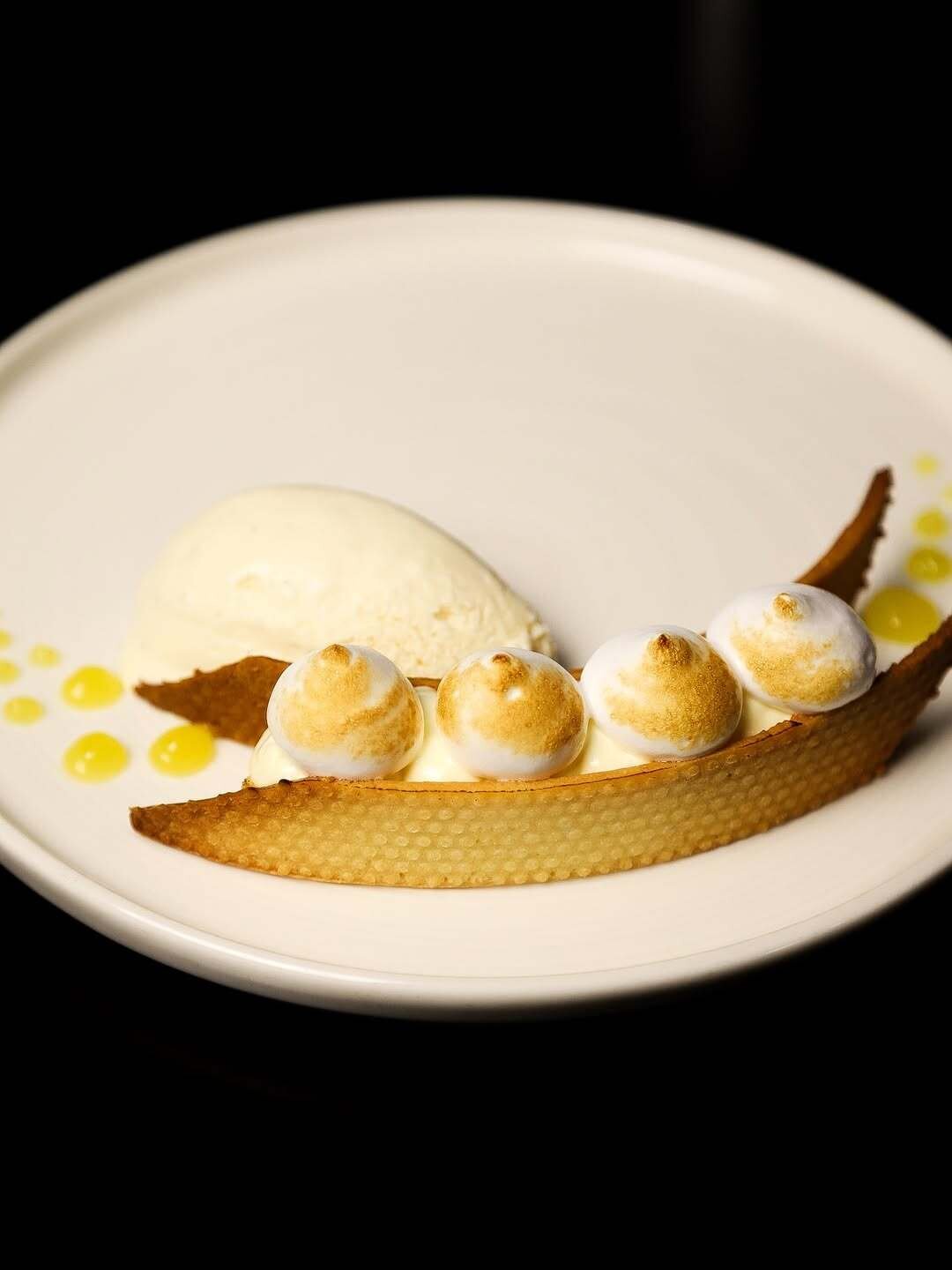 Тарт с каламанси и меренгой в MoreMore