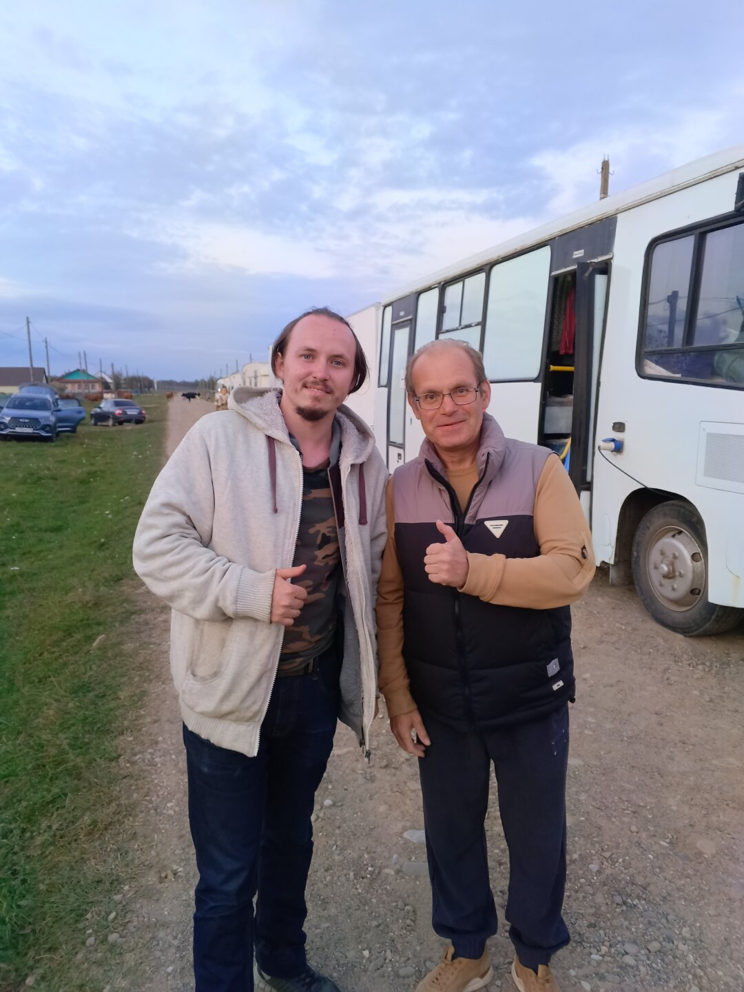 Эдуард Нигматуллин и актер Алексей Ошурков на съемках сериала «Ведьма» для ТВ3