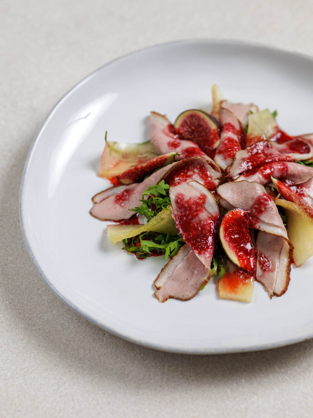 Копченая утка с желтой дыней и сладким инжиром в La Bottega