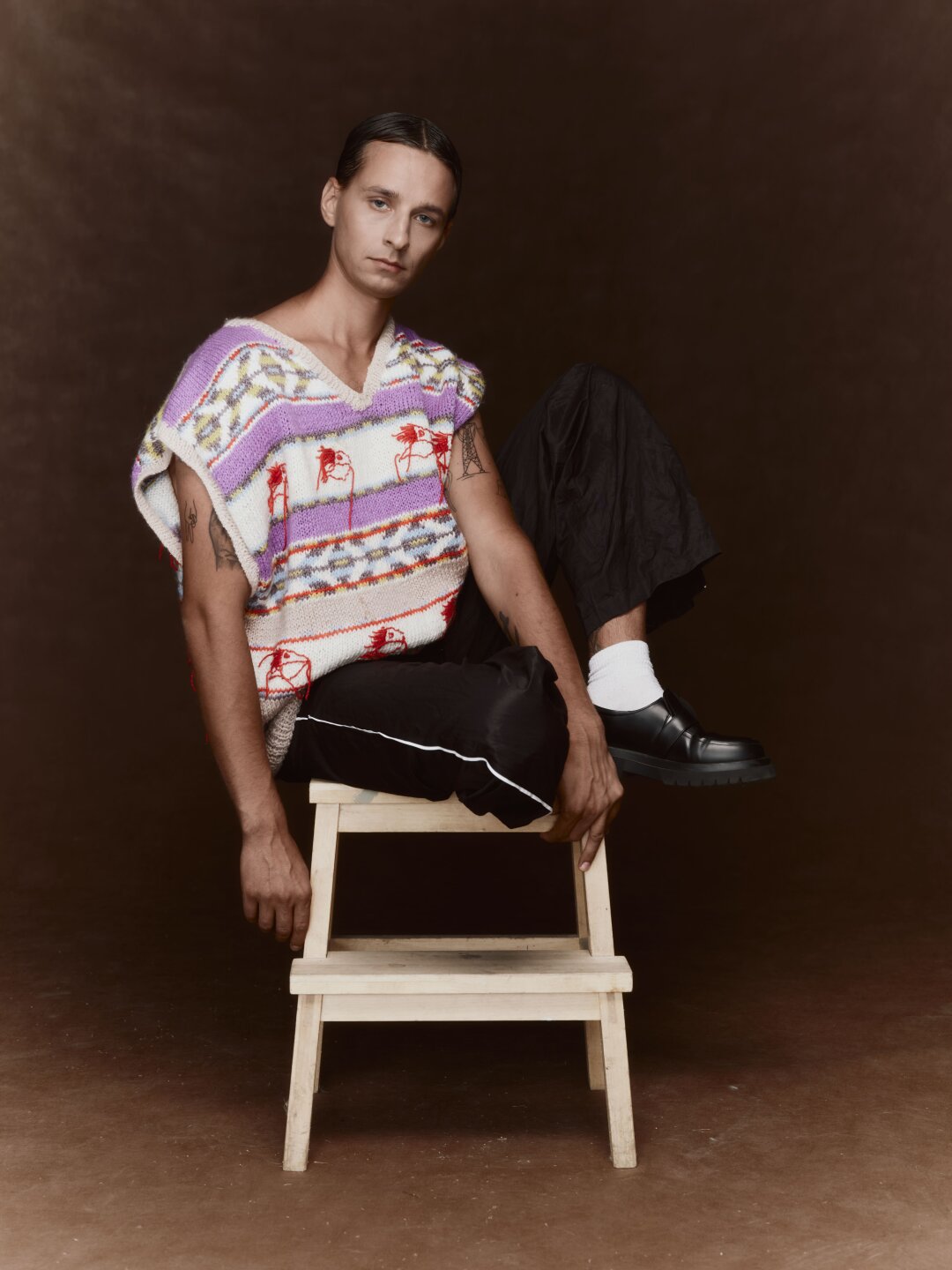 Жилет VEREJA, брюки с лампасами («НечегоНадеть»), лоферы ZARA