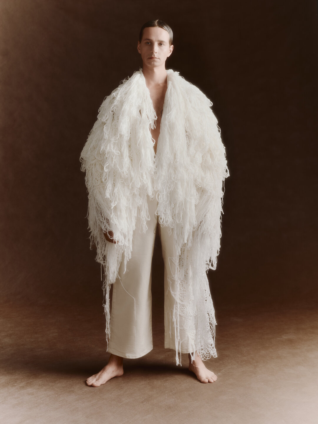 Шуба-накидка (Игорь Андреев сделал ее в модной резиденции в Нижнем Новгороде!) и джинсы VEREJA