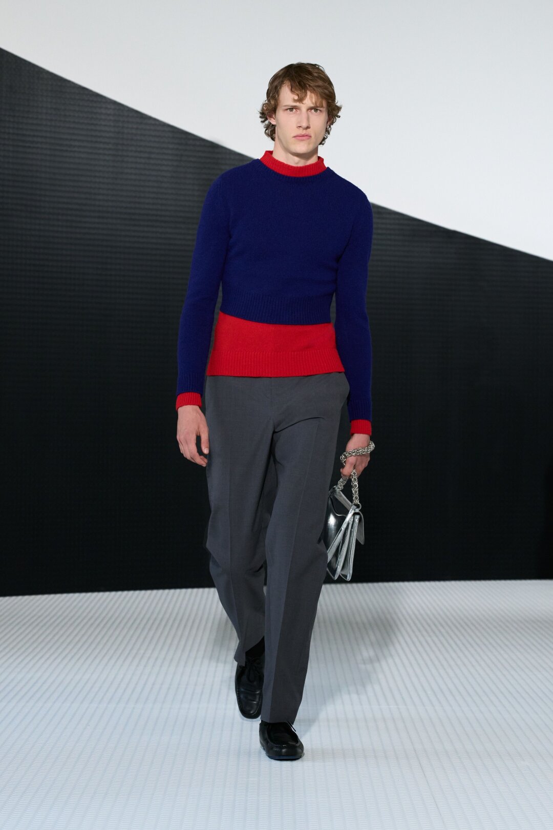 Колорблок: красный + синий + серебряный