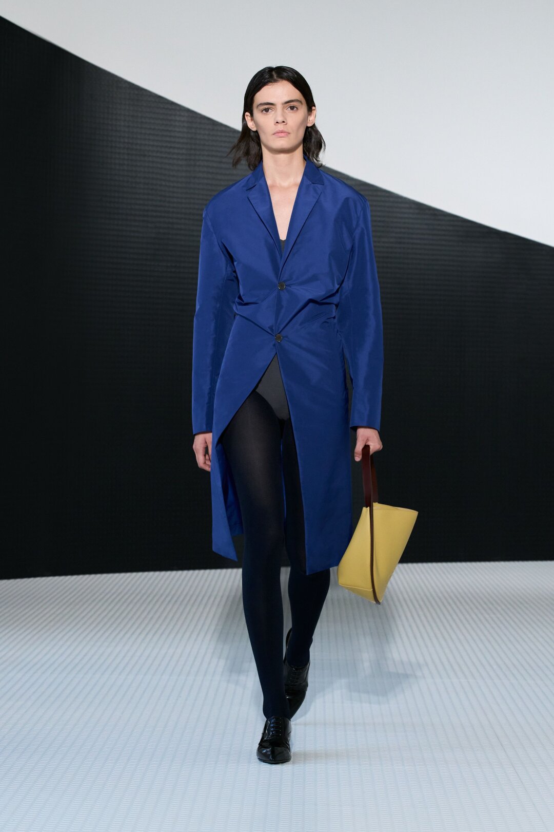 Пальто поверх с боди — почему бы и да