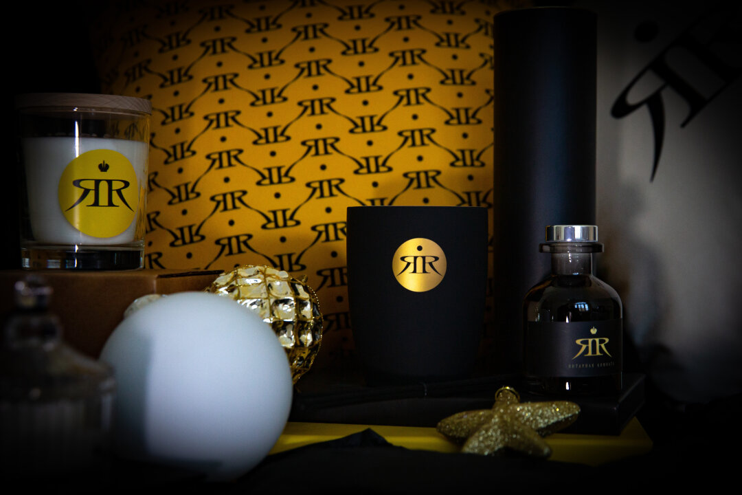 Прототипы мерча для бренда «Янтарная комната», принадлежащего ГМЗ «Царское Село». Дизайн сувениров разработан при поддержке ПАО «Газпром». Презентация