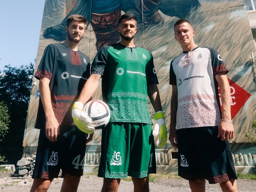 Форма футбольного клуба «Амкар»