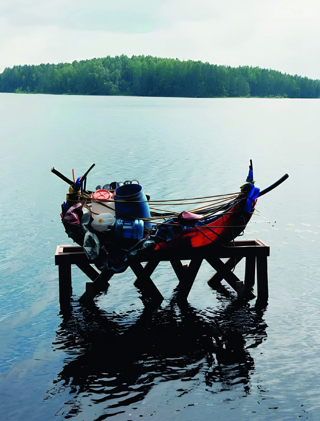 Иван Чемакин. Инсталляция «Лодка». 2024. Для ленд-арт-выставки «Арт Сафари»