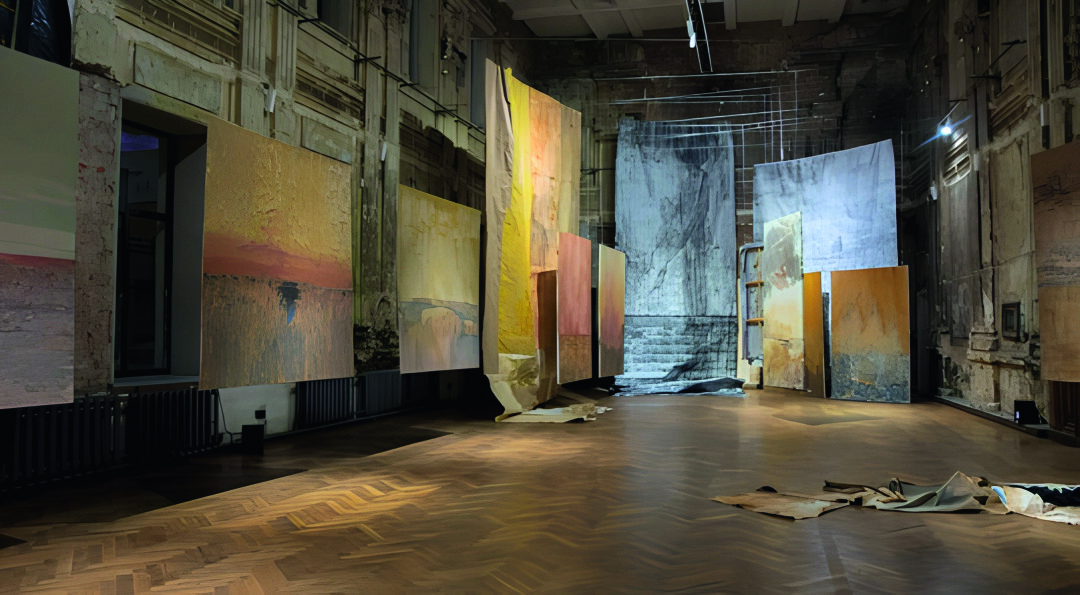 Вид экспозиции выставки «Русский транс» (в сокураторстве с Ан Кубановой). Галерея Futuro. Нижний Новгород. 2023