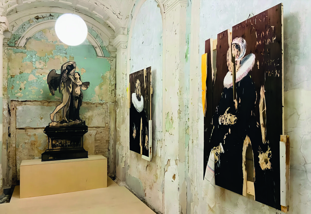 «Фанерный Летний сад» Александра Шишкина-Хокусая и «Деревянный голландский портрет номер 104, 105. 106; 107» Нестора Энгельке с выставки «Будущее