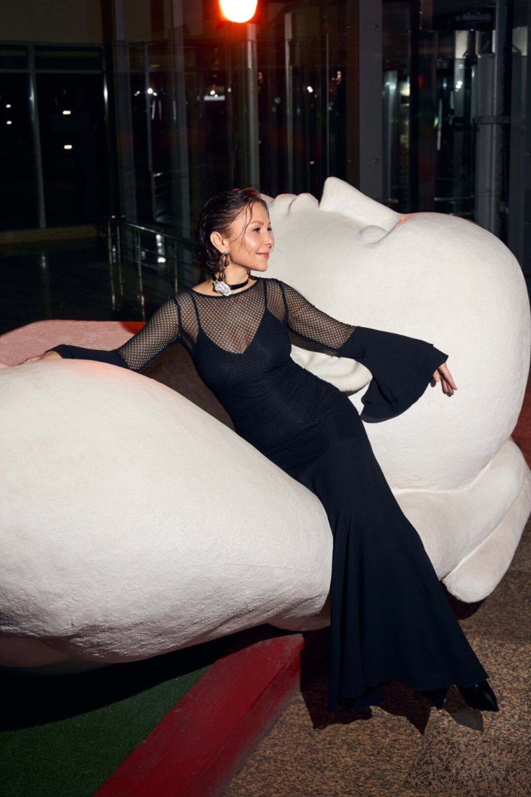 На Марии: платье и бомбер LICHI, черные и белые ботильоны MAAG