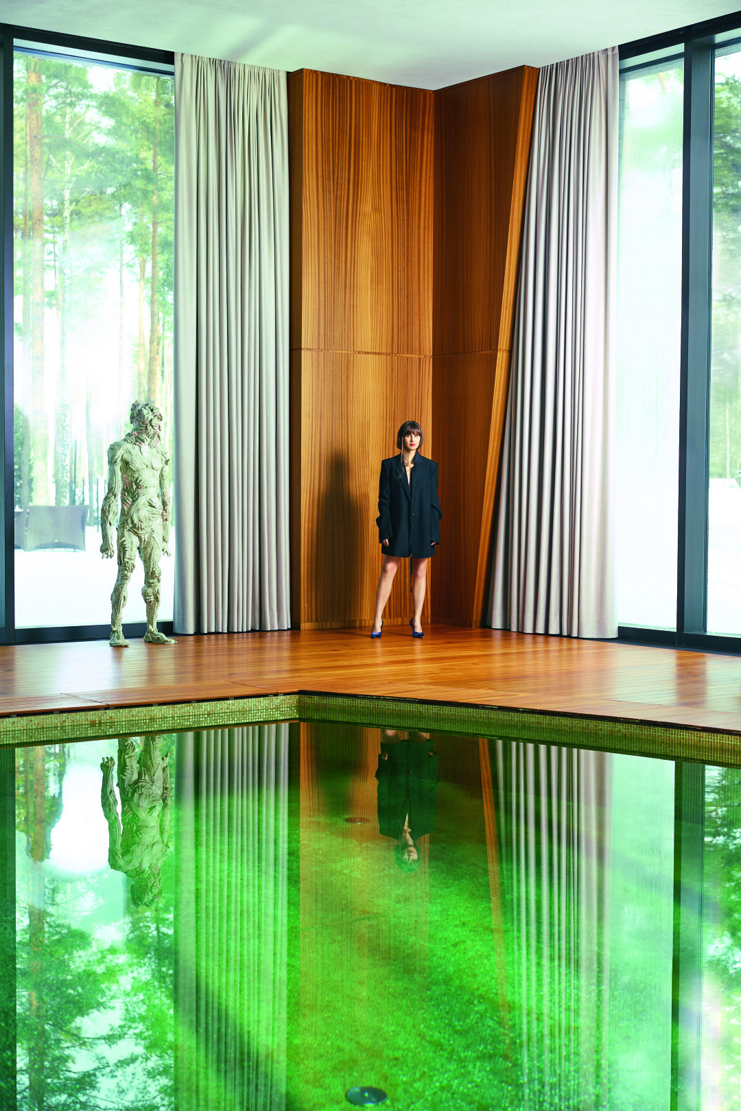 Анна Нова. Жакет Ann Demeulemeester, туфли Dries Van Noten (все — ДЛТ)