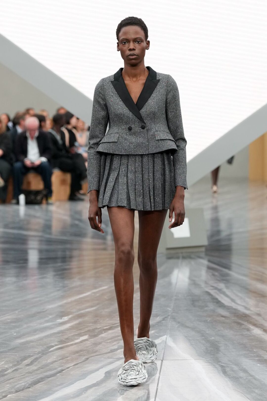 Жакет Bar в интерпретации Джонатана Андерсона