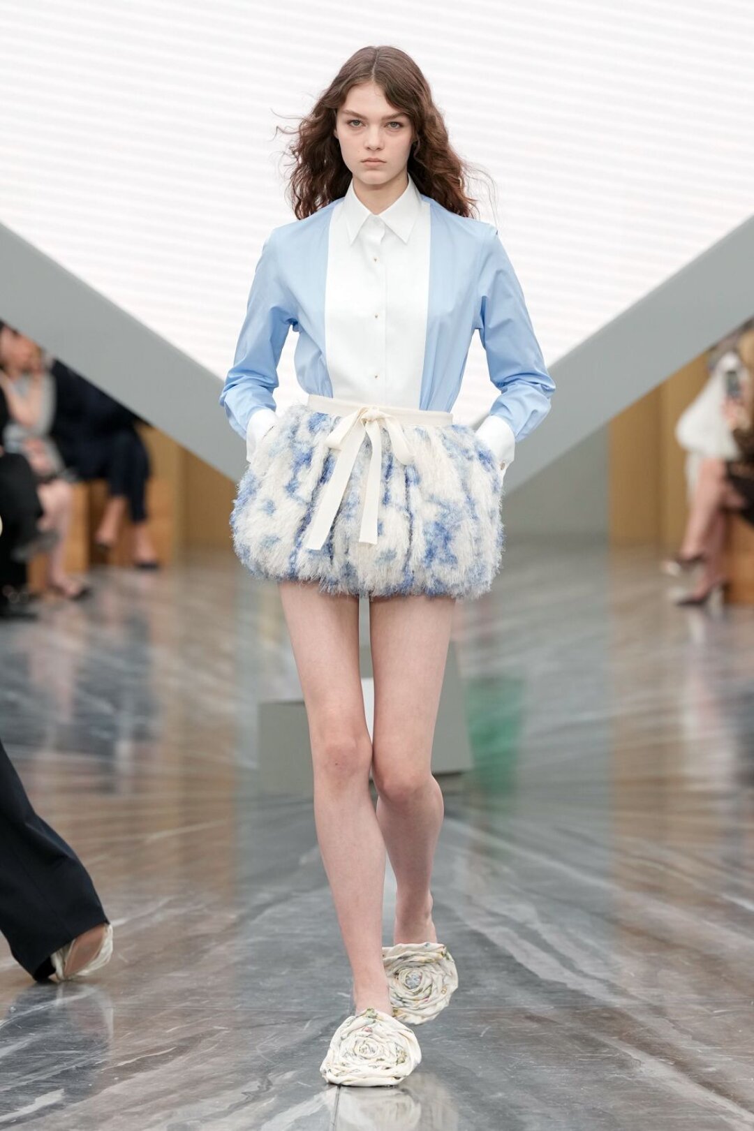 В референсах туфель-розочек — диоровские лодочки Роже Вивье