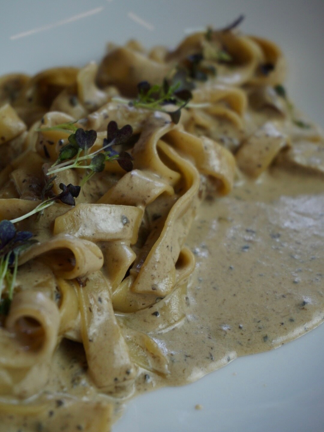 Фетучини с белыми грибами в ресторане ACAFFE