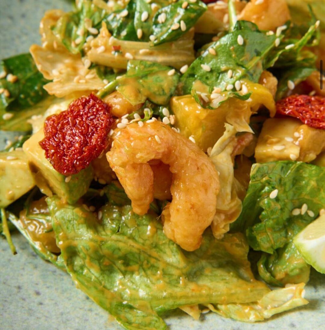 Салат с креветкой и соусом тай в Chalbar