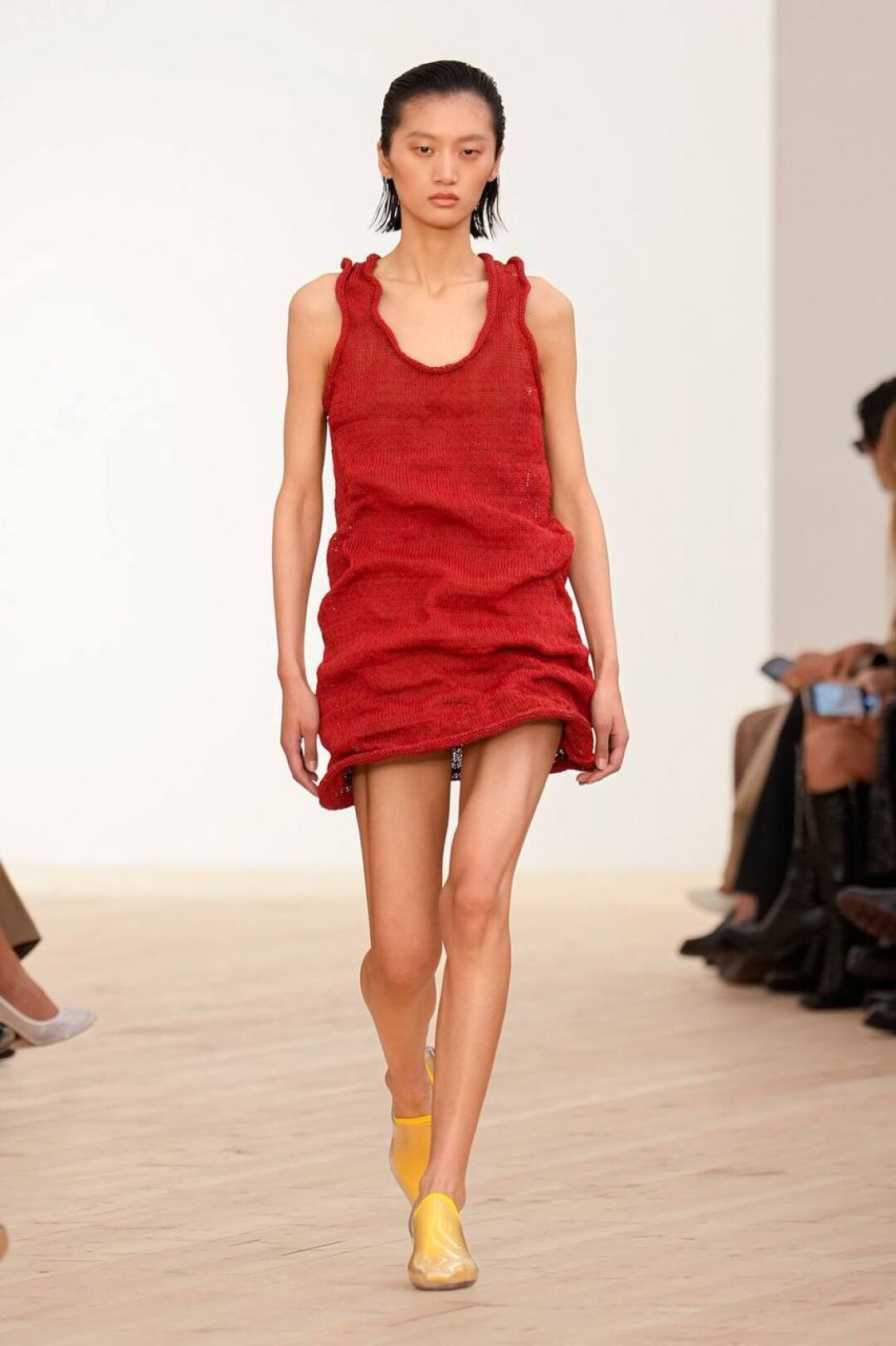 Это тренд: вещи с крэш-эффектом (читай: помятые) будут с нами как минимум до следующей осени