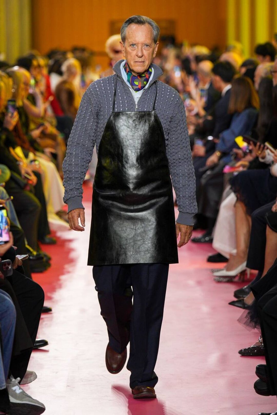 Ричард Грант тоже на время сменил амплуа — из интеллигенции в рабочий класс