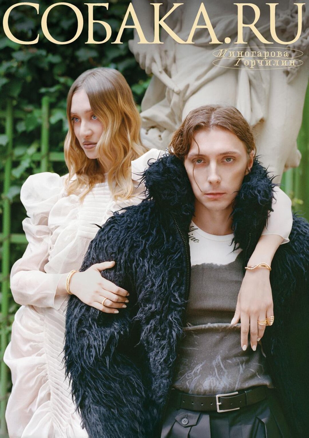 На Марии: кольца и браслет FERRI FIRENZE, платье NEEGOOSH На Александре: шуба BALENCIAGA (Spin4spin), топ BLUMARINE (ДЛТ), брюки и ремень USHATAVA