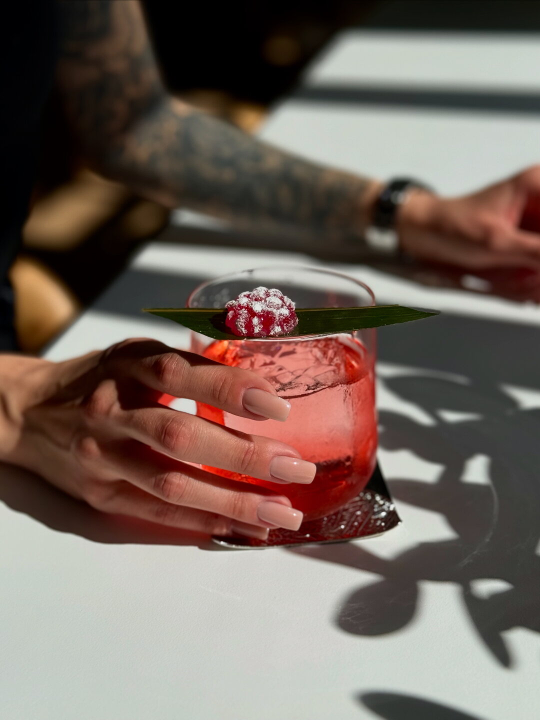 Японский коктейль на основе травяного чая ханибуш с вишней, 600 рублей