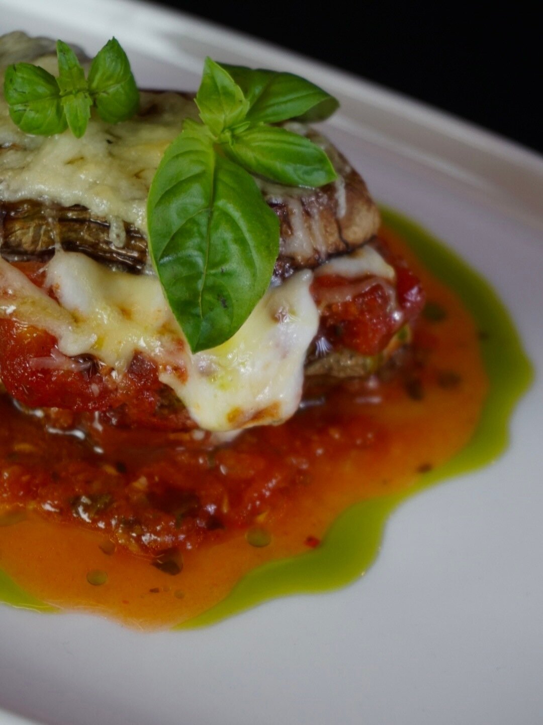 Баклажан по-сицилийски в ресторане ACAFFE
