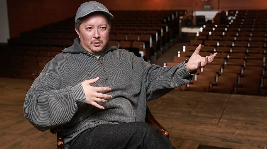 Главный режиссер Красноярского ТЮЗа Мурат Абулкатинов / Алексей Орлов / Ведомости