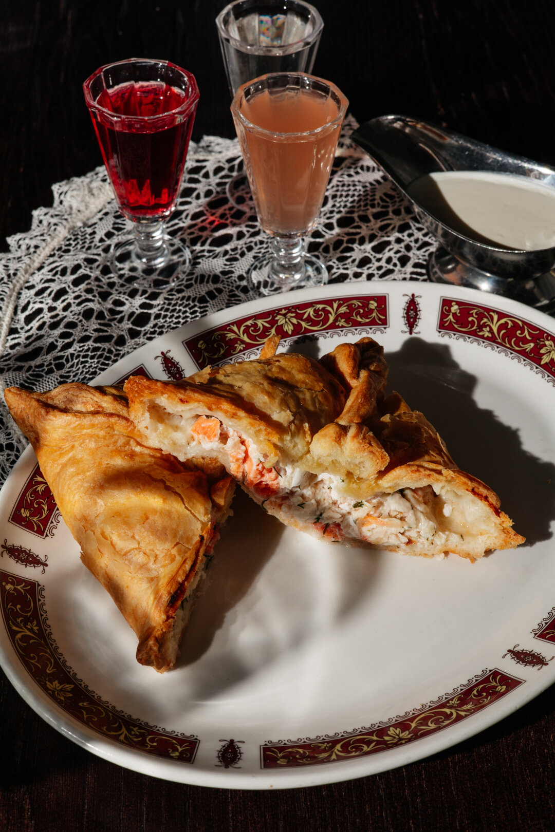 Кулебяка с сибирским муксуном и лососем