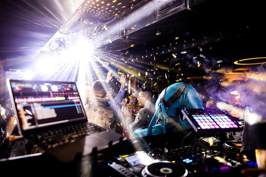 Вечеринка нерезидентов Liberty Bar