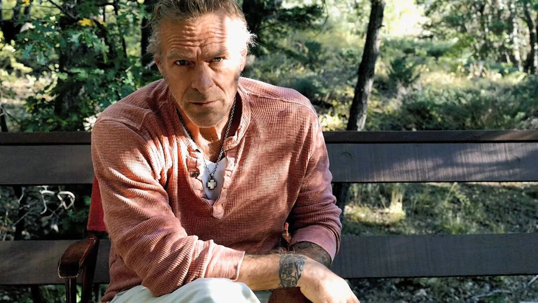 Кадр из фильма «Версаче»