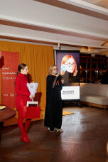 Бір досы досының қызын сиқырлайды Ер адамға үлкен дилдо бар