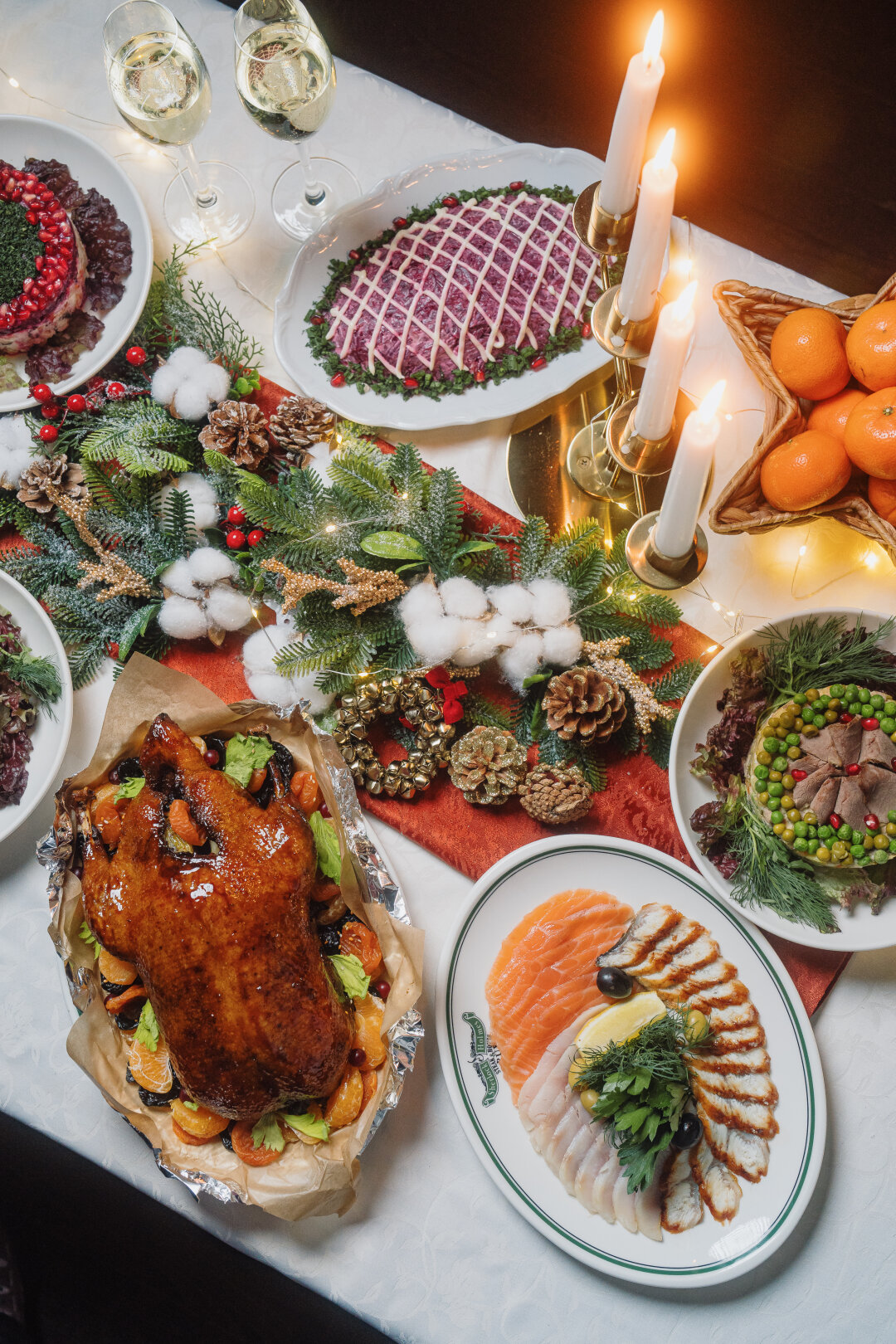 Новогодний стол в ресторане Sherlock Holmes