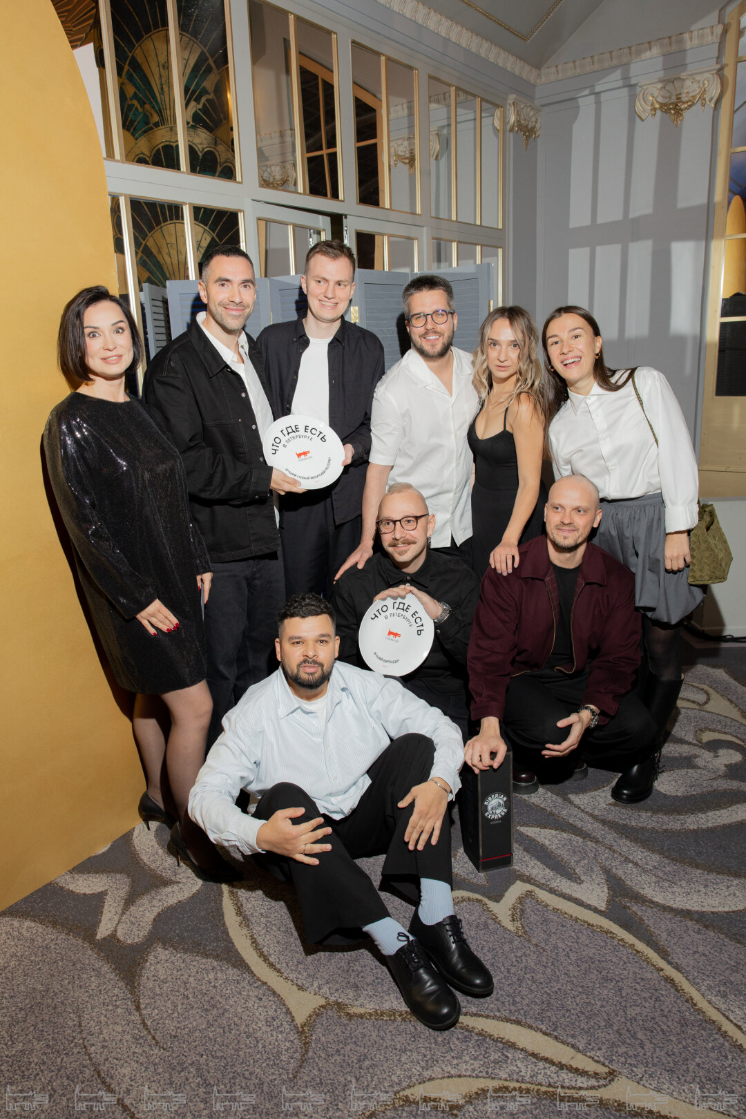 Анри Бер, Стивен Шарма, Егор Барилко. Оксана Островская, Анри Бер, Егор Рыбалко, Светлана Новицкая, Валерия Зверева. Снизу: Стивен Шарма, Егор Барилко, Денис Кондратенко (Команда Casper)