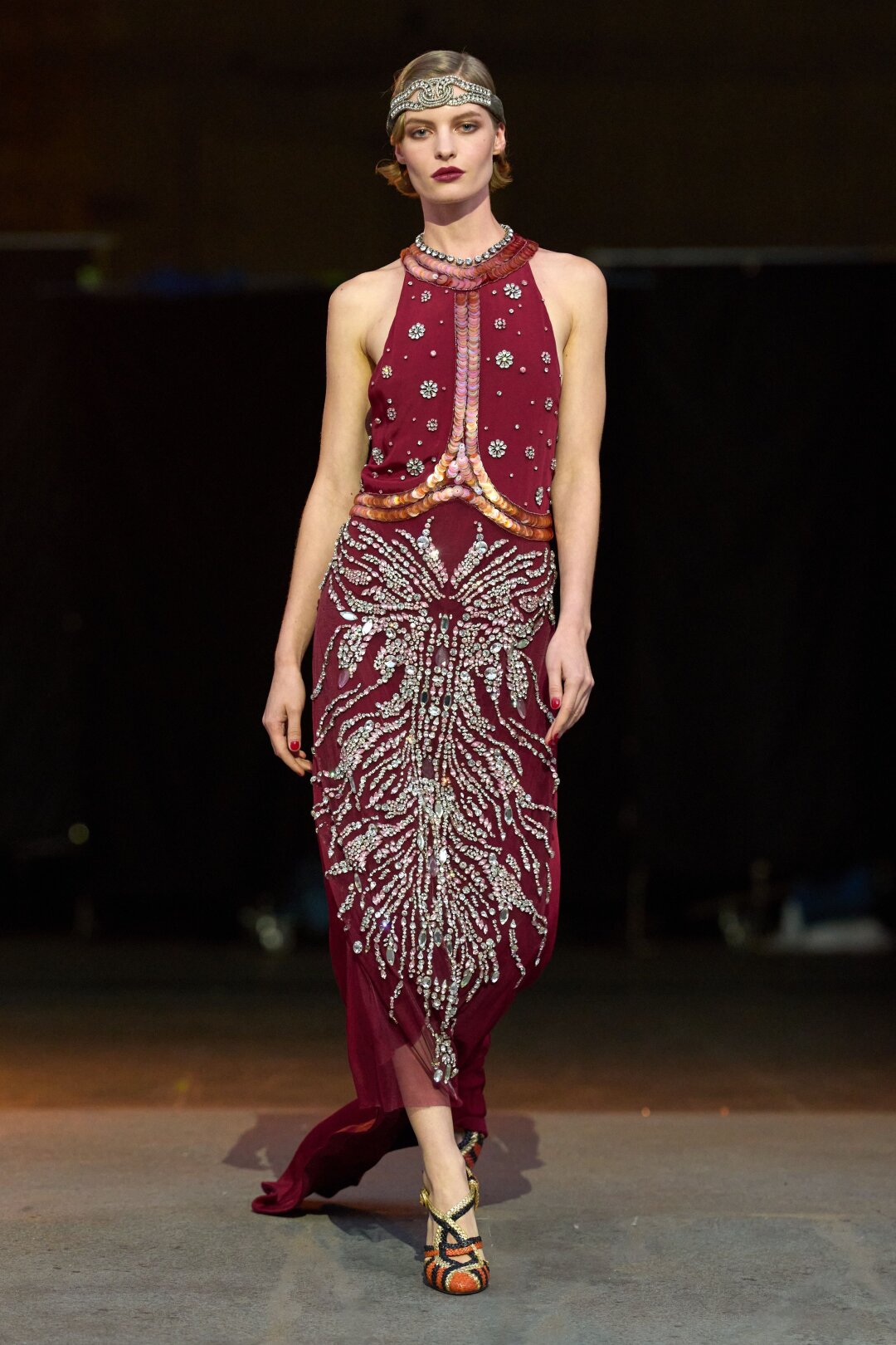 Российская модель Майя Вождаева в образе от художницы по костюмам "Великого Гэтсби" Кэтрин Мартин и Miu Miu