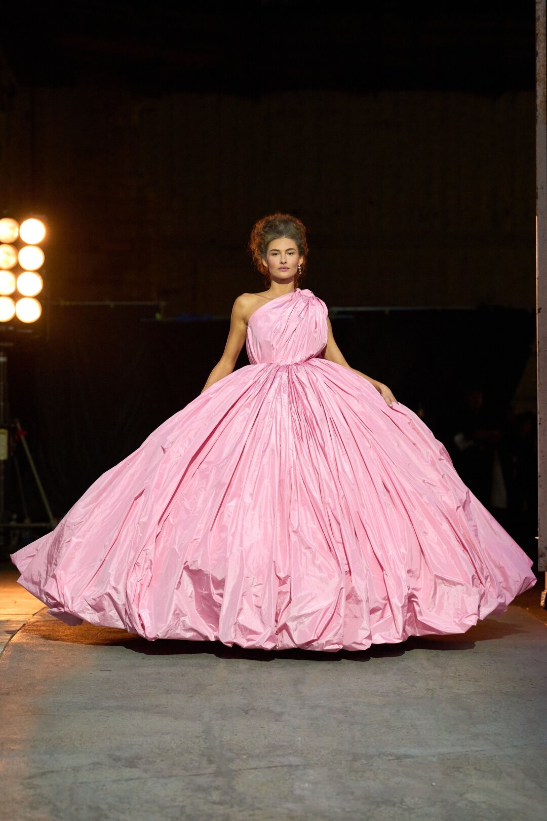 Грейс Элизабет в Balenciaga (сразу представляем в платье Ренату Литвинову)