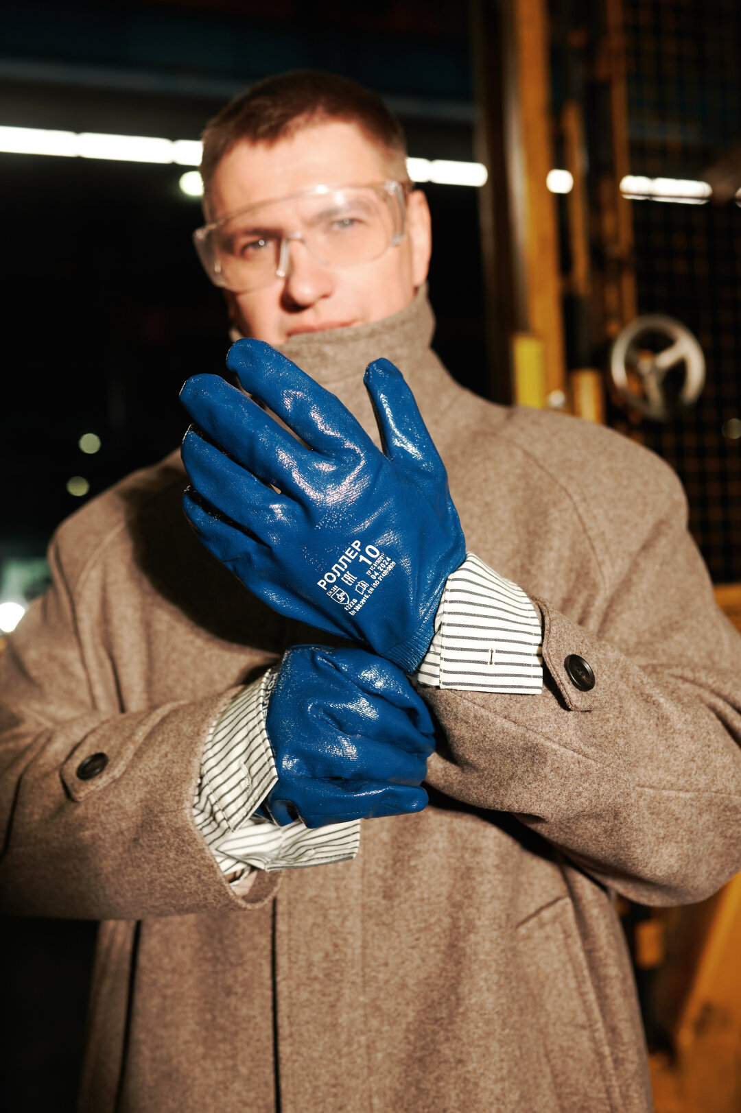 Пальто и брюки ECRU, рубашка ANNUKO