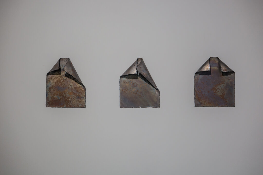 Евгения Гильденбрандт. «Без названия» из серии «Тело управляемое» Найденные объекты, металл.