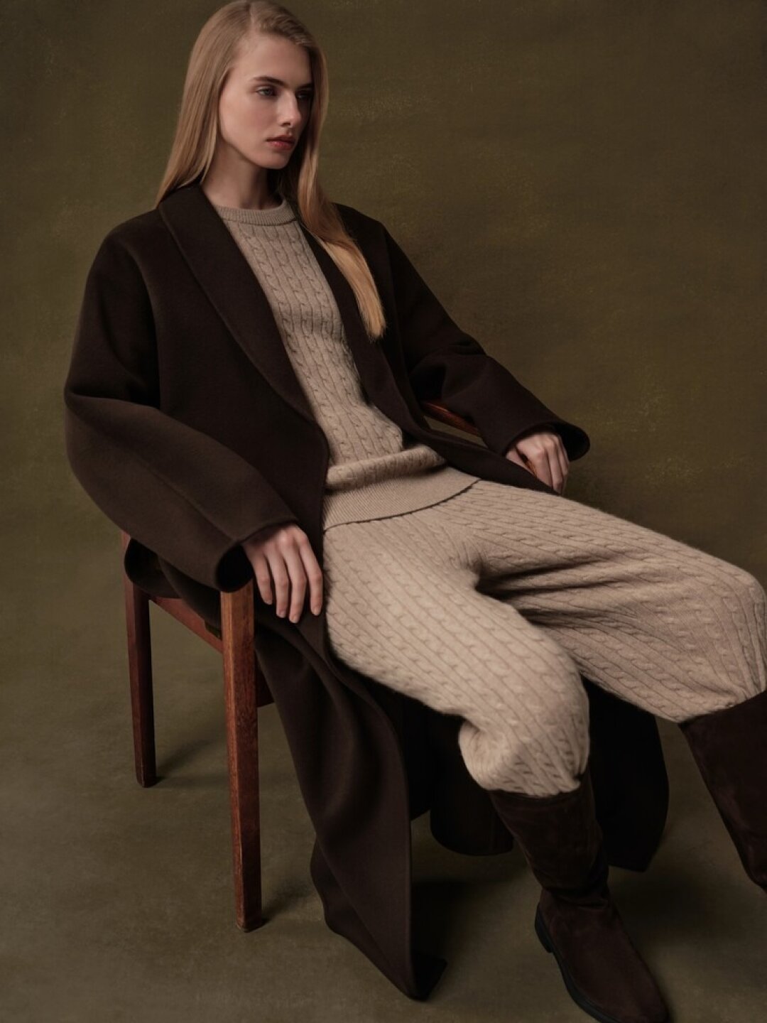 Брюки 12Storeez, 39 000 руб.