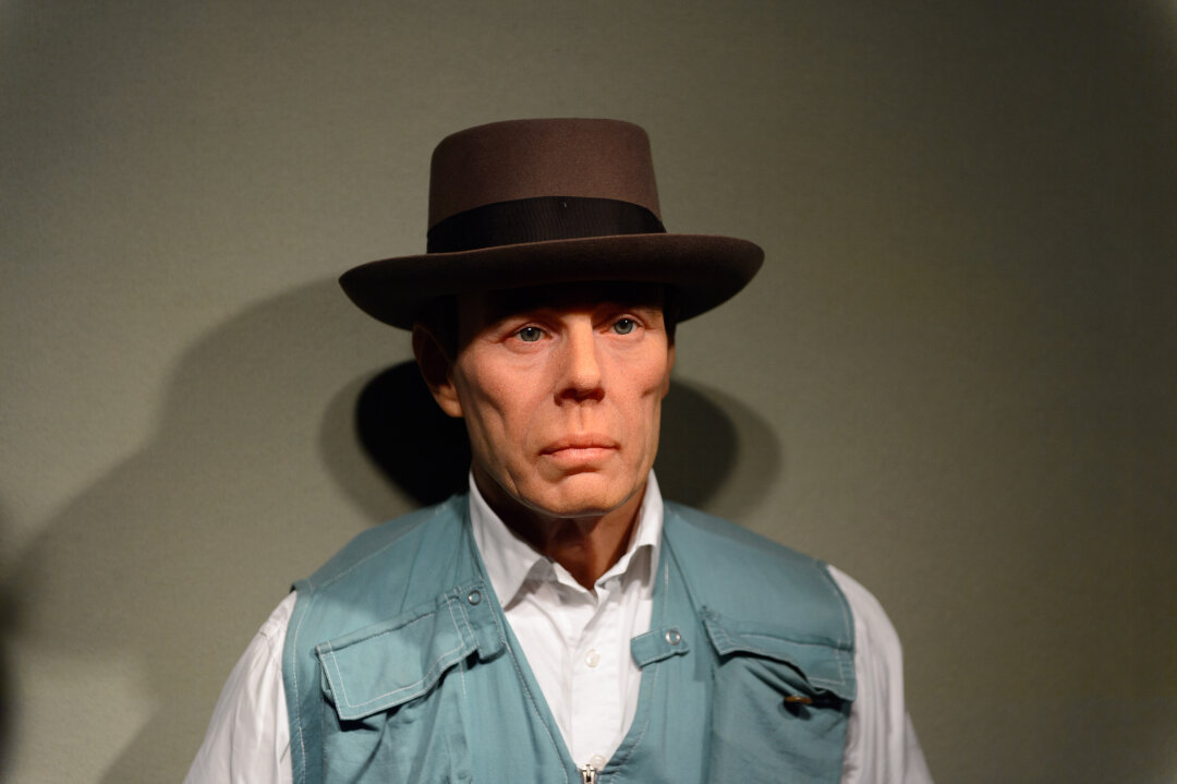 Восковая фигура Йозефа Бойса