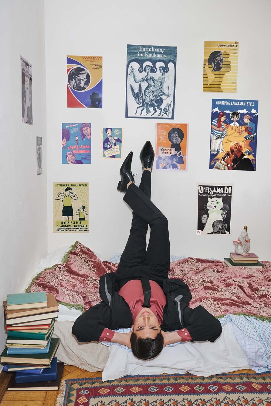 Рубашка, галстук HUGO, брюки Burberry, ботинки, куртка Balenciaga (все — ЦУМ)