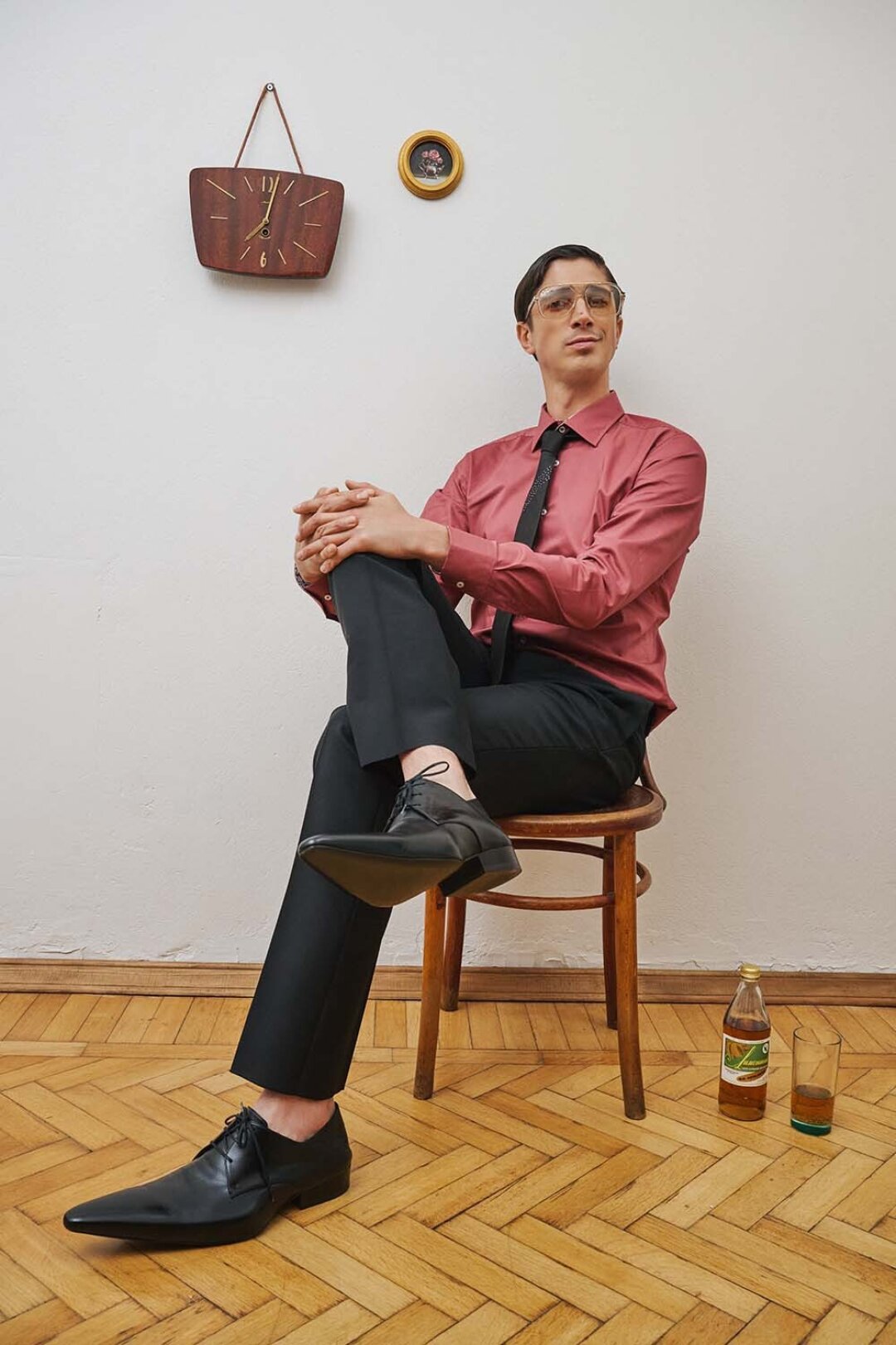 Рубашка, галстук HUGO, брюки Burberry (все — ЦУМ)