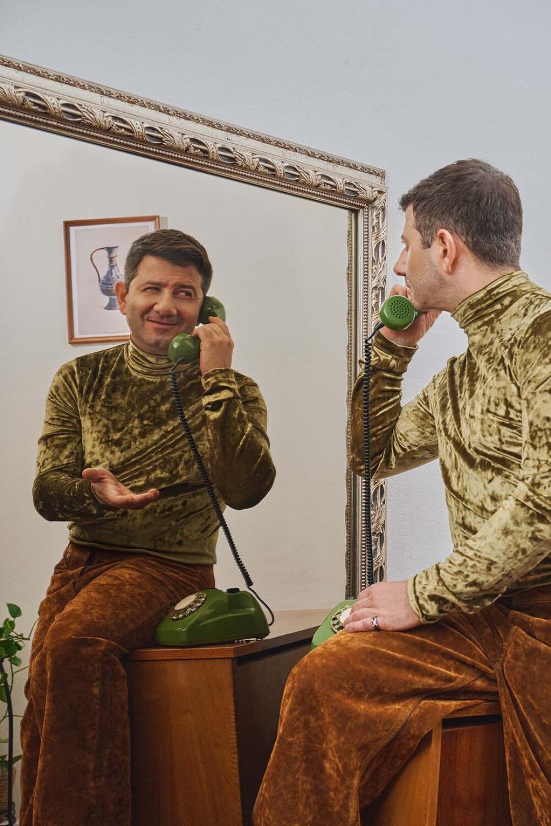 Брюки, водолазка Dries Van Noten (все — ЦУМ)