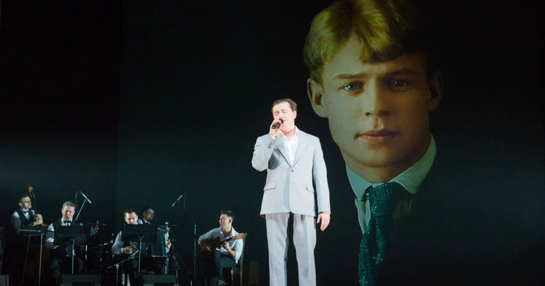 Сергей Безруков в спектакле «Хулиган. Исповедь»