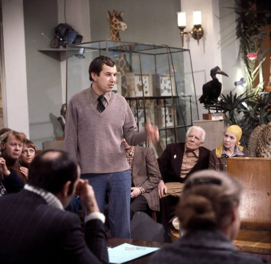 Кадр из фильма «Гараж»