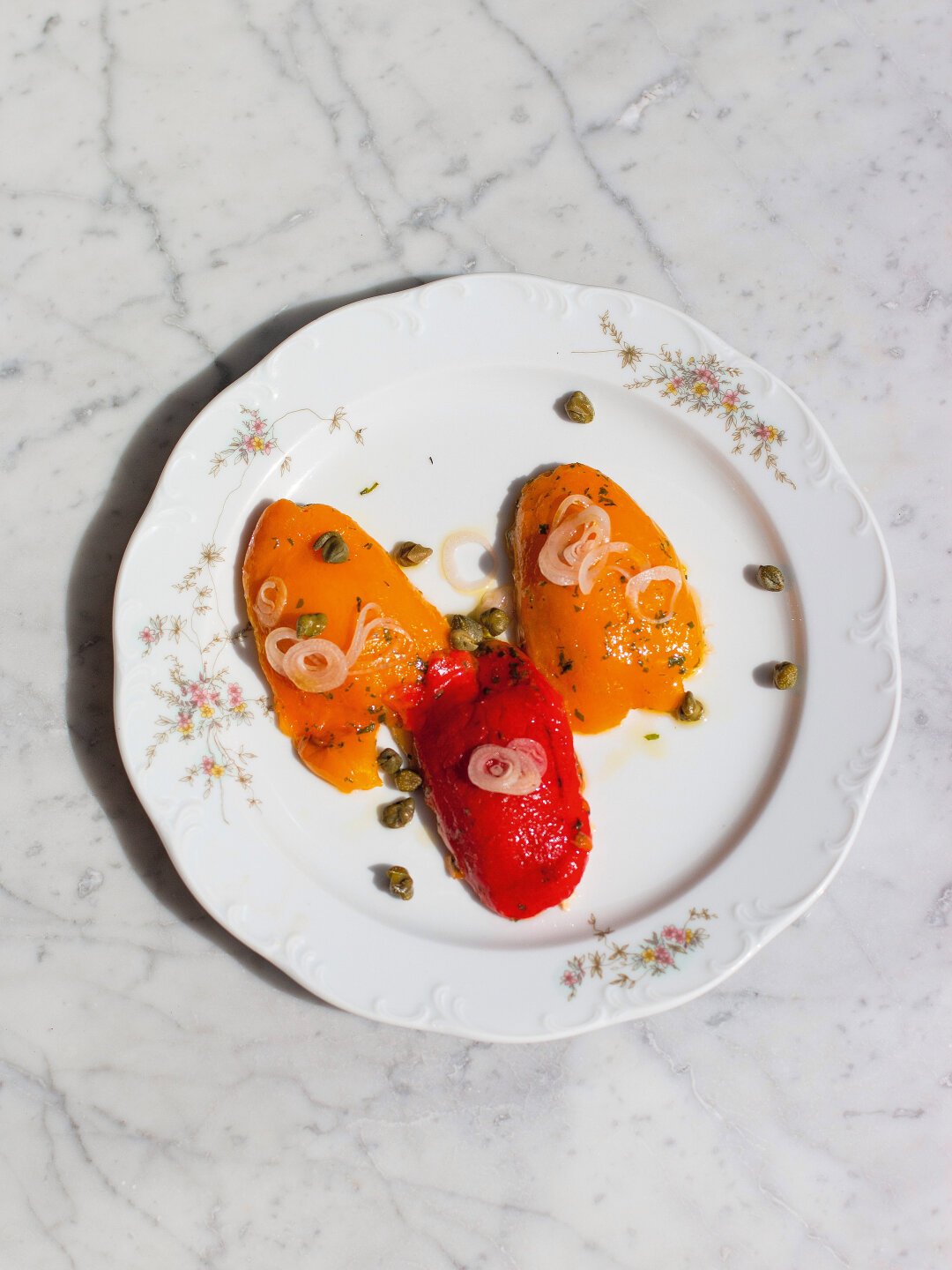 Гастрономический колорблок от Probka Family — обожженная маринованная паприка с соусом тоннато