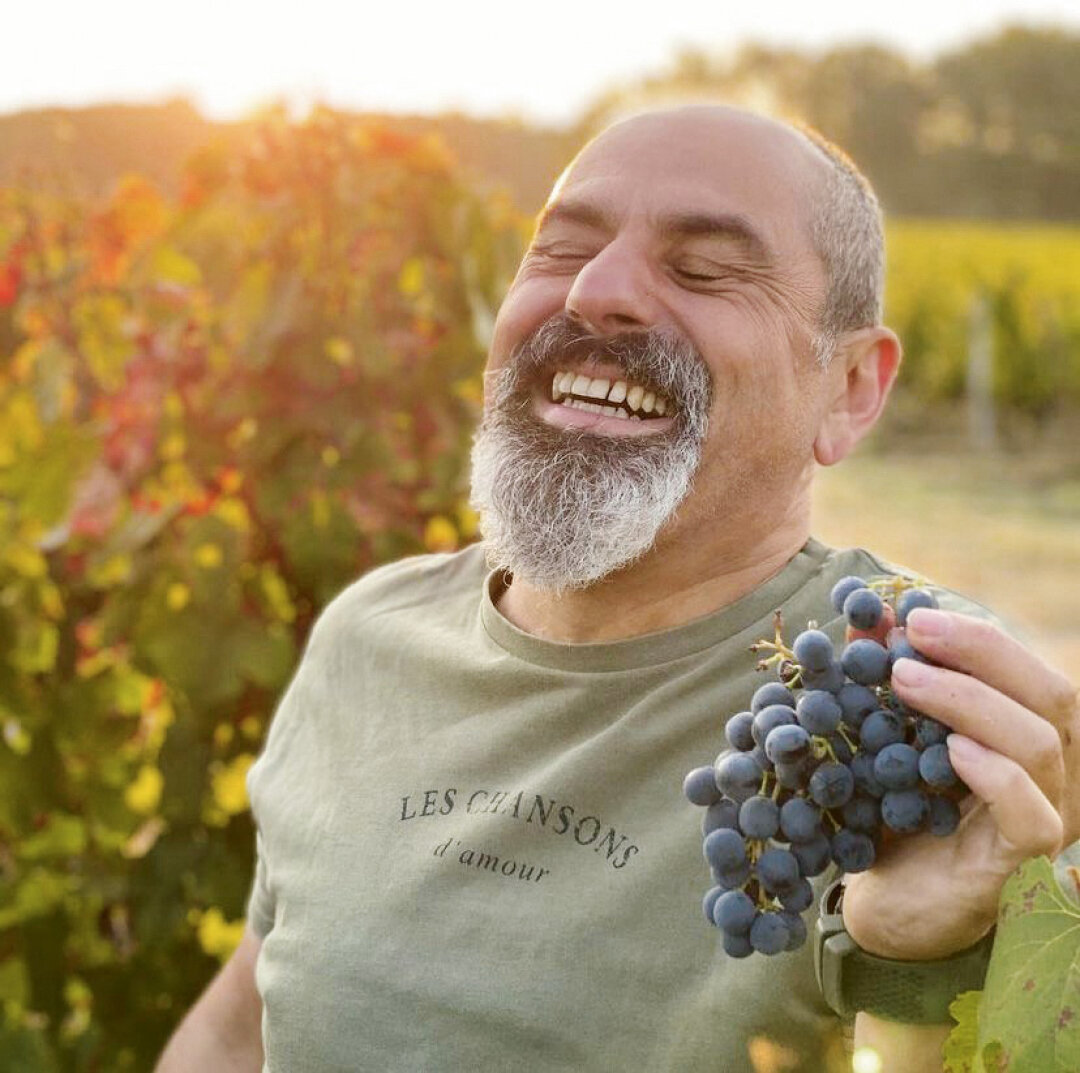 Свои путешествия Арам Мнацаканов сложил в книги «Il Grappolo. История, рецепты, путешествия» и «Рецепты Арама Мнацаканова. Самые вкусные маршруты