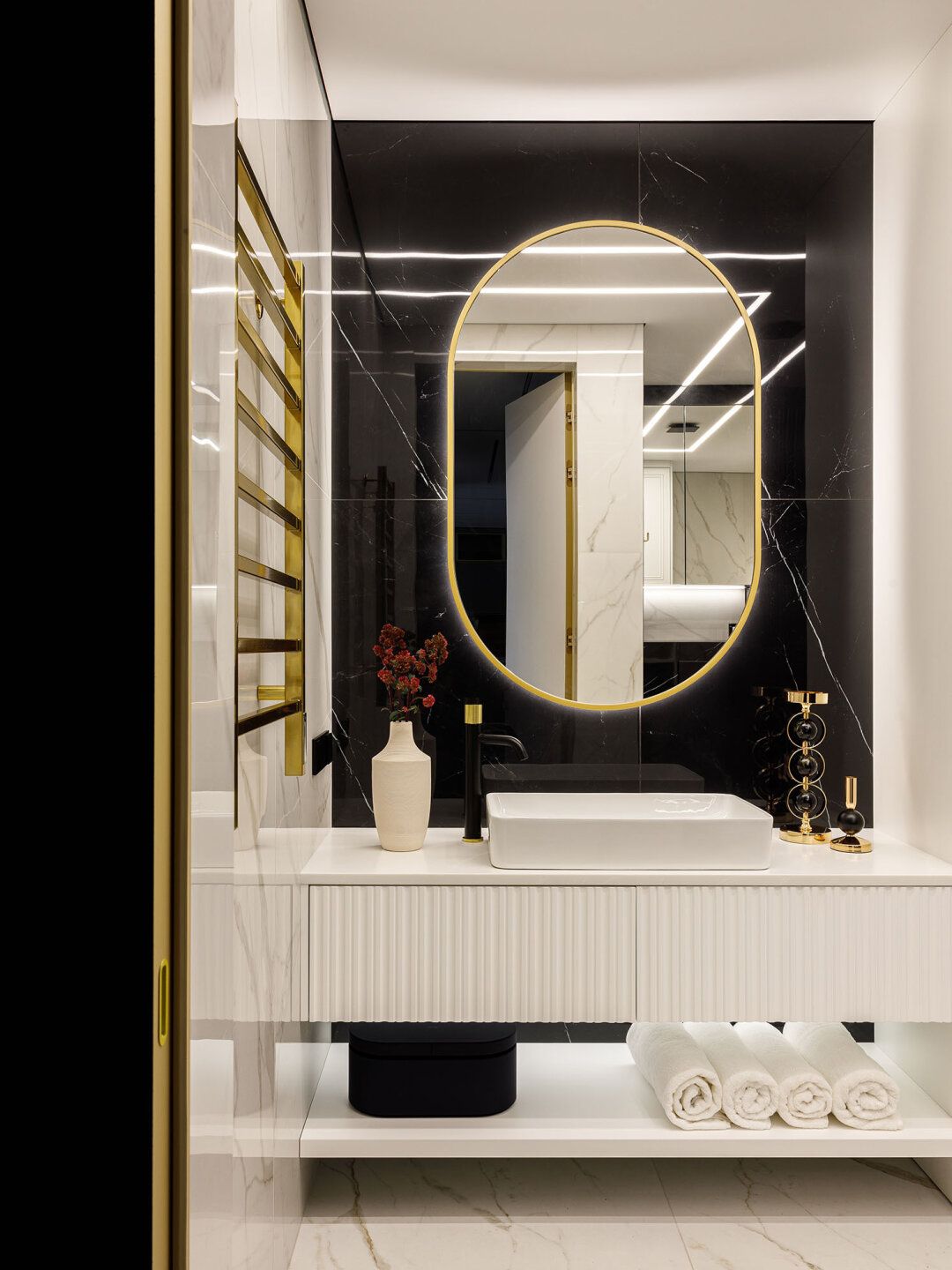 При перепланировке удалось сформировать просторную ванную комнату