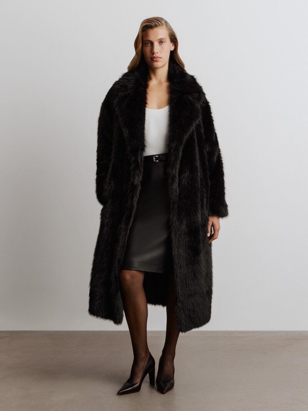 12Storeez, 35 000 руб.