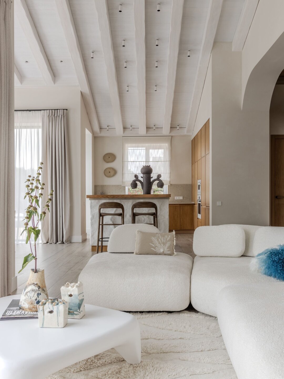 «Лучший интерьер загородного дома», «Лучший интерьер с использованием предметов искусства» – Алена Шерстобитова