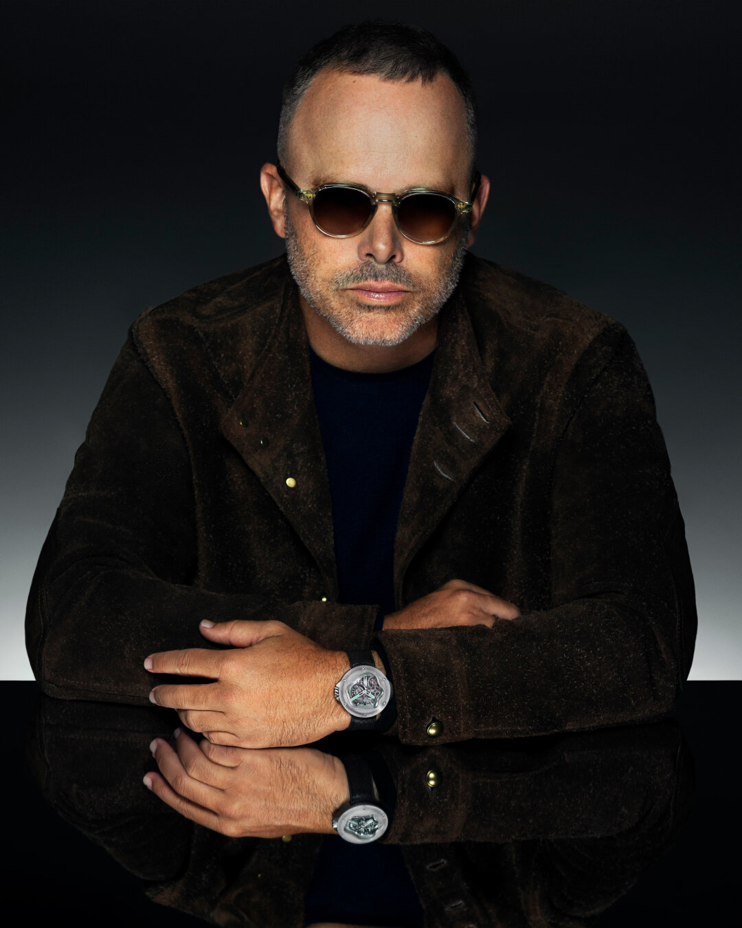 Художник Дэниел Аршам в Hublot MP-17 Meca-10 Arsham Splash Titanium Sapphire