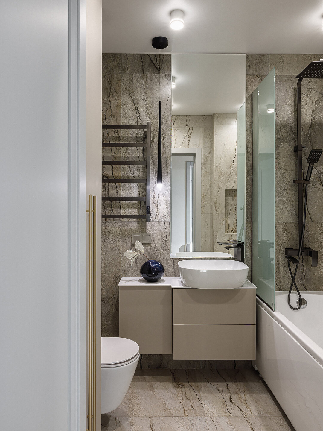 Керамогранит для ванной комнаты заказали в салоне «Плиткарь»