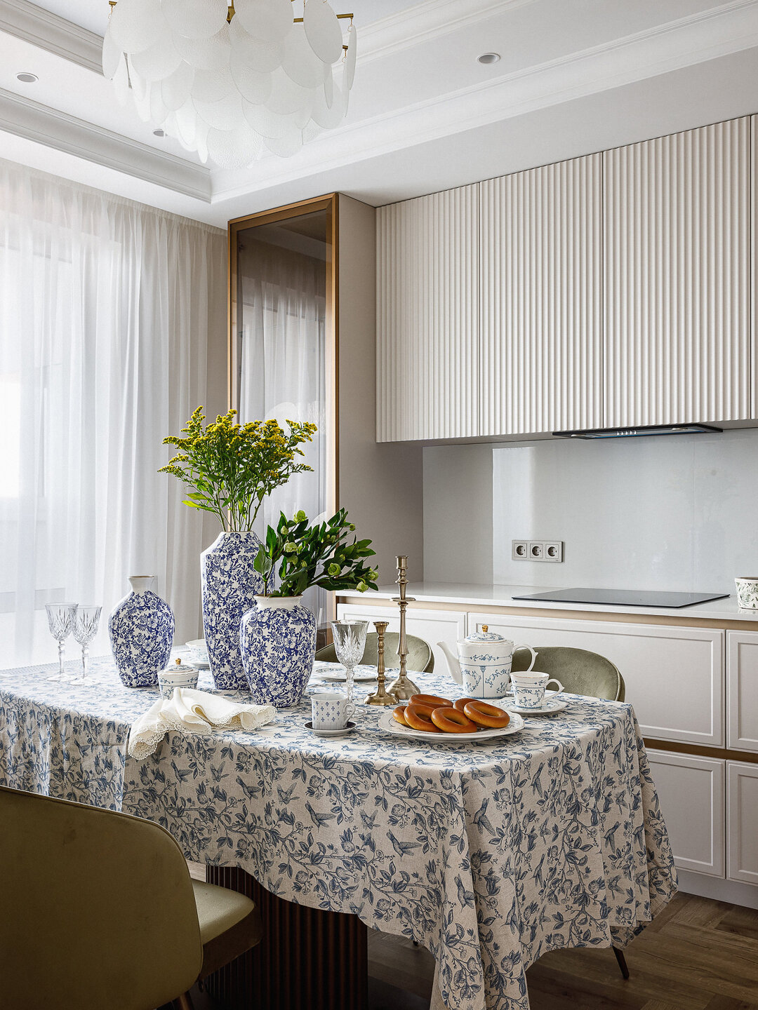 С выбором подходящих вариантов освещения помог салон «Дизайн Света»